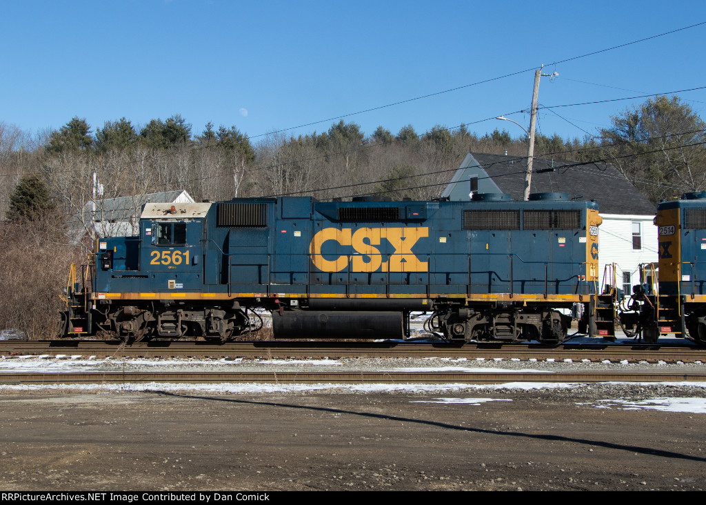 CSXT 2561